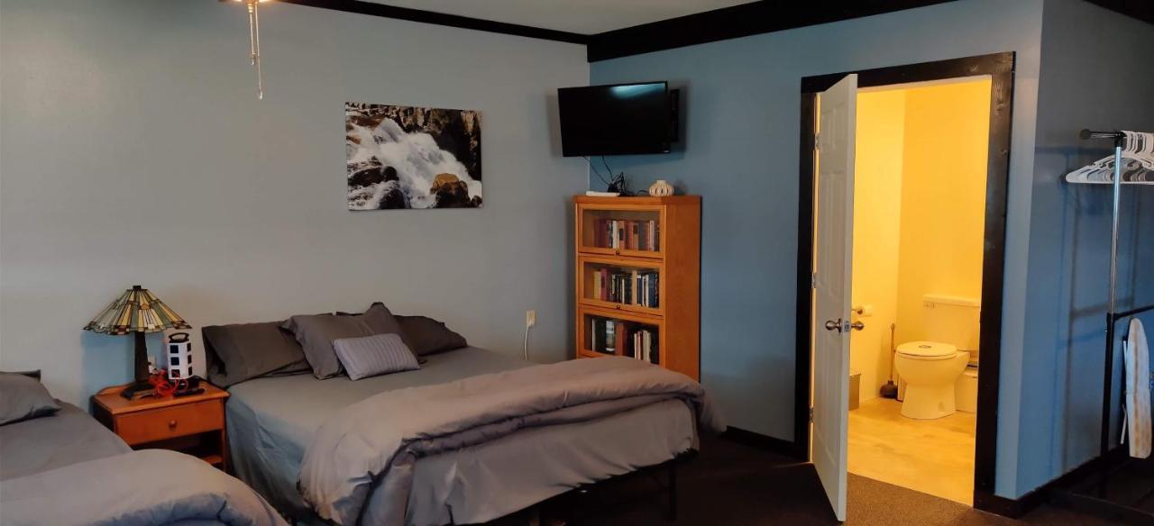 Becker'S Private Studio 2 Queen Beds, 1 Futon With A Great Back Yard! ออเบิร์น ภายนอก รูปภาพ