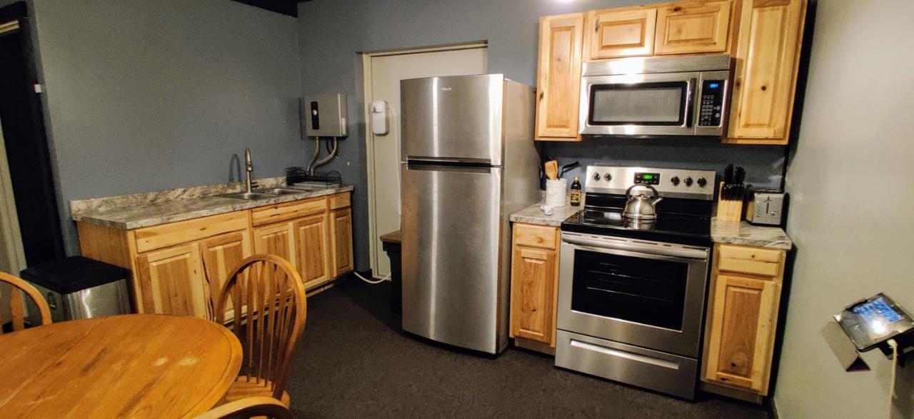 Becker'S Private Studio 2 Queen Beds, 1 Futon With A Great Back Yard! ออเบิร์น ภายนอก รูปภาพ